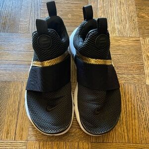 Black Nikes size 3 youth, good condition